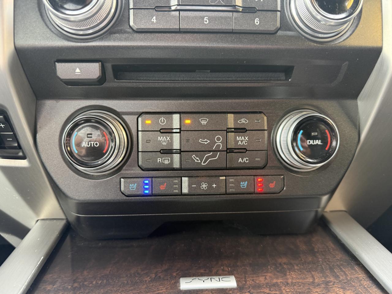 Ford Super Duty F-350 SRW Platinum 4WD Crew Cab 8' Box 2017