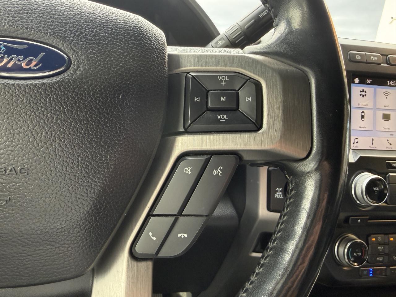 Ford Super Duty F-350 SRW Platinum 4WD Crew Cab 8' Box 2017