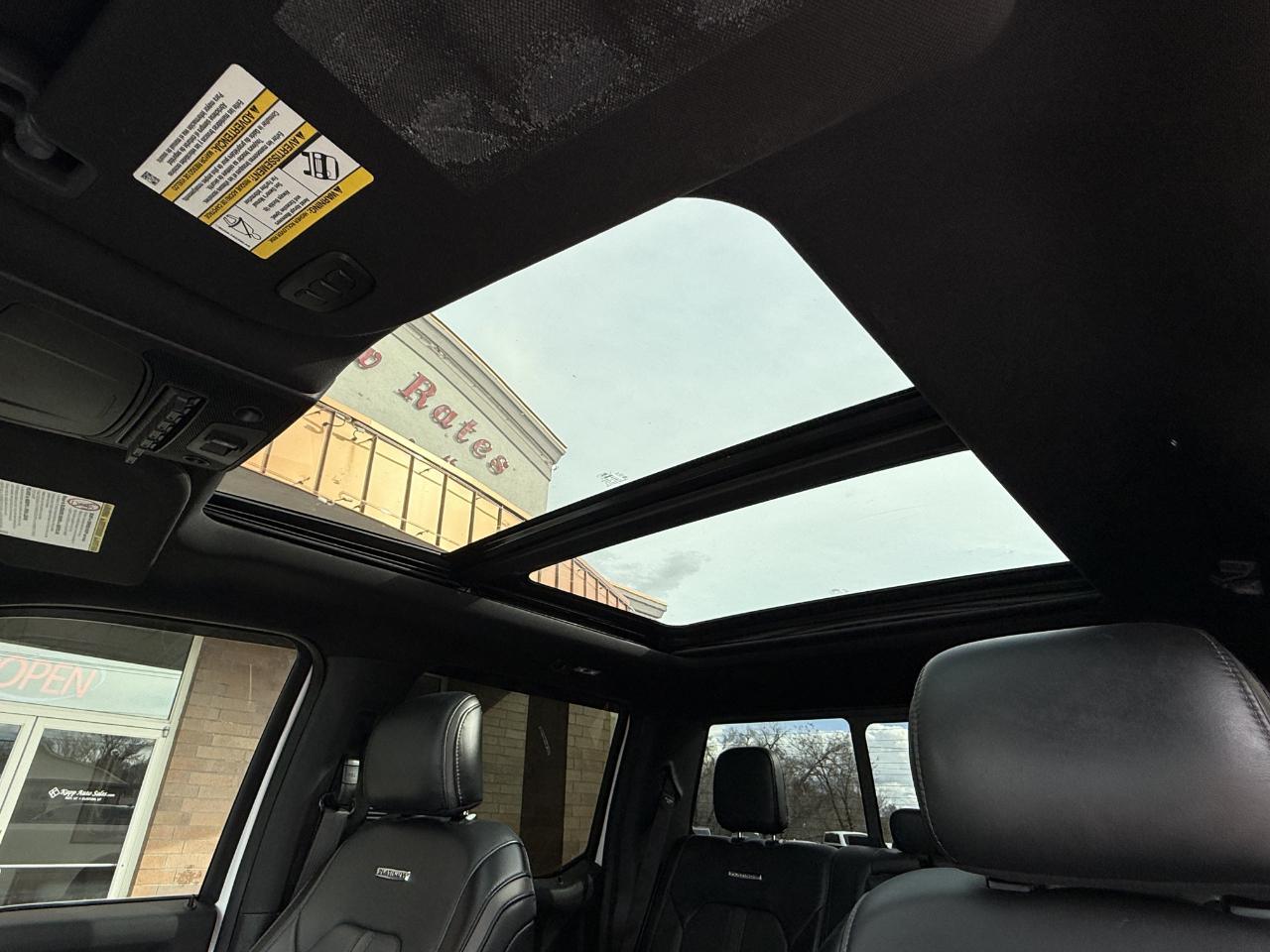 Ford Super Duty F-350 SRW Platinum 4WD Crew Cab 8' Box 2017