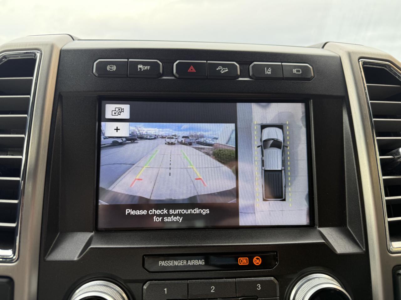 Ford Super Duty F-350 SRW Platinum 4WD Crew Cab 8' Box 2017