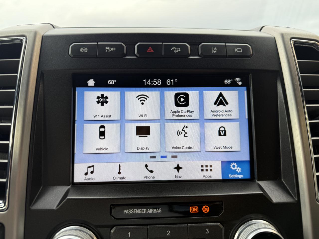 Ford Super Duty F-350 SRW Platinum 4WD Crew Cab 8' Box 2017