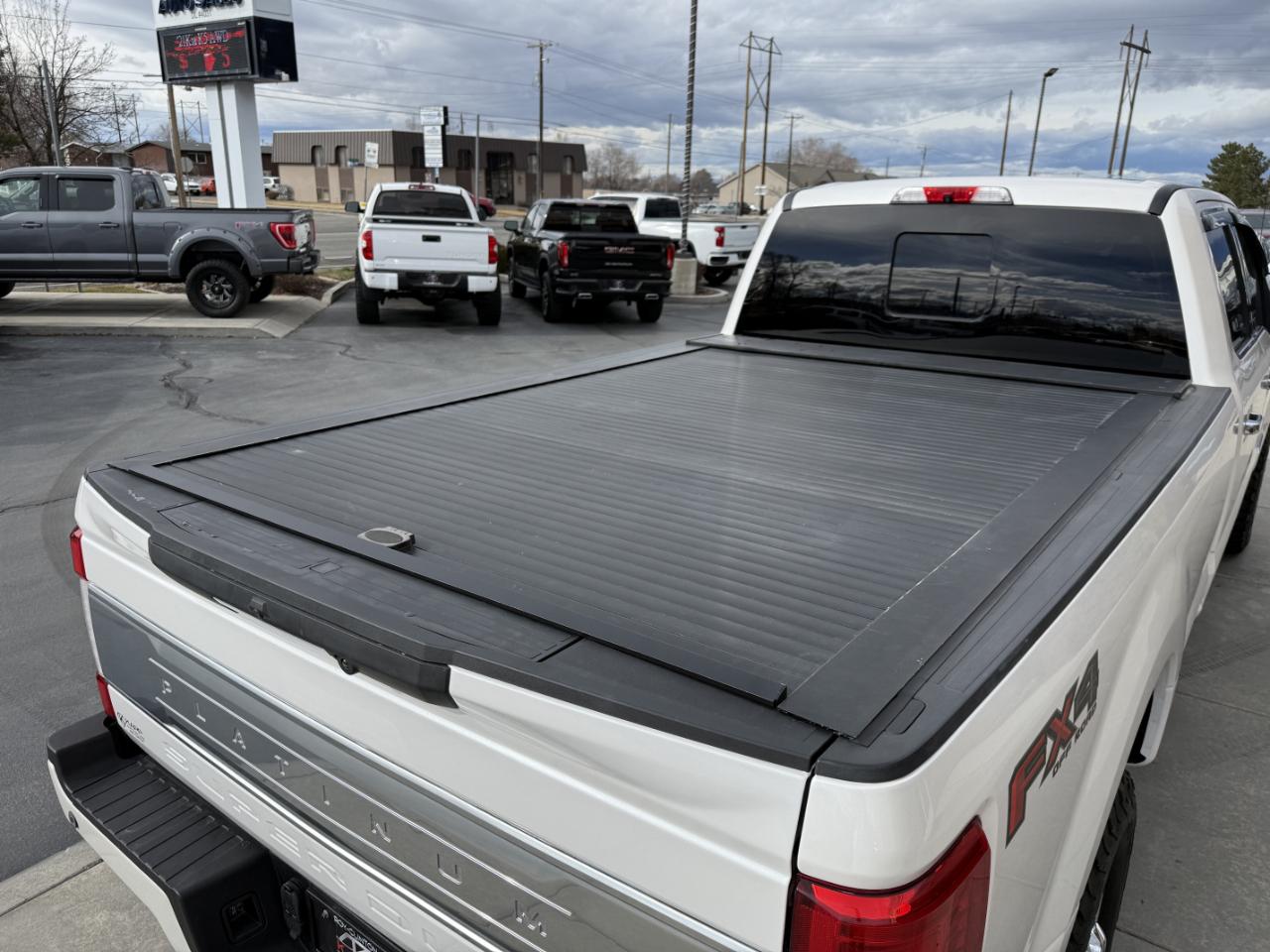 Ford Super Duty F-350 SRW Platinum 4WD Crew Cab 8' Box 2017