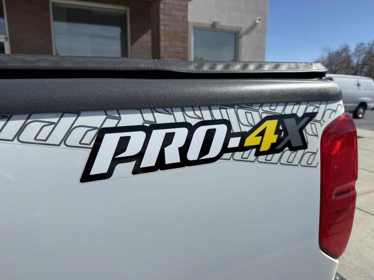 Nissan Frontier Crew Cab 4x4 PRO-4X Auto 2017