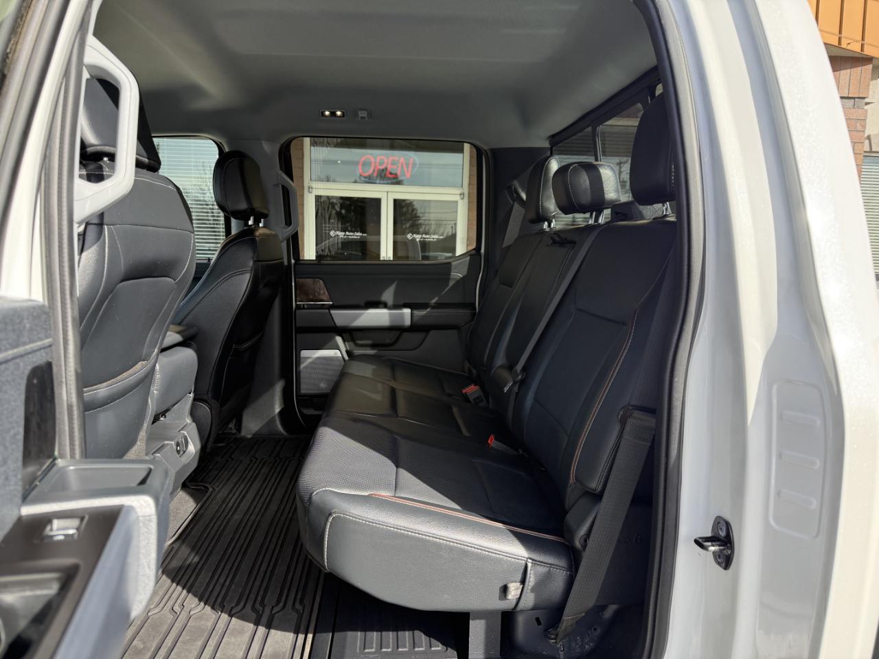 Ford Super Duty F-350 DRW Lariat 4WD Crew Cab 8' Box 2024