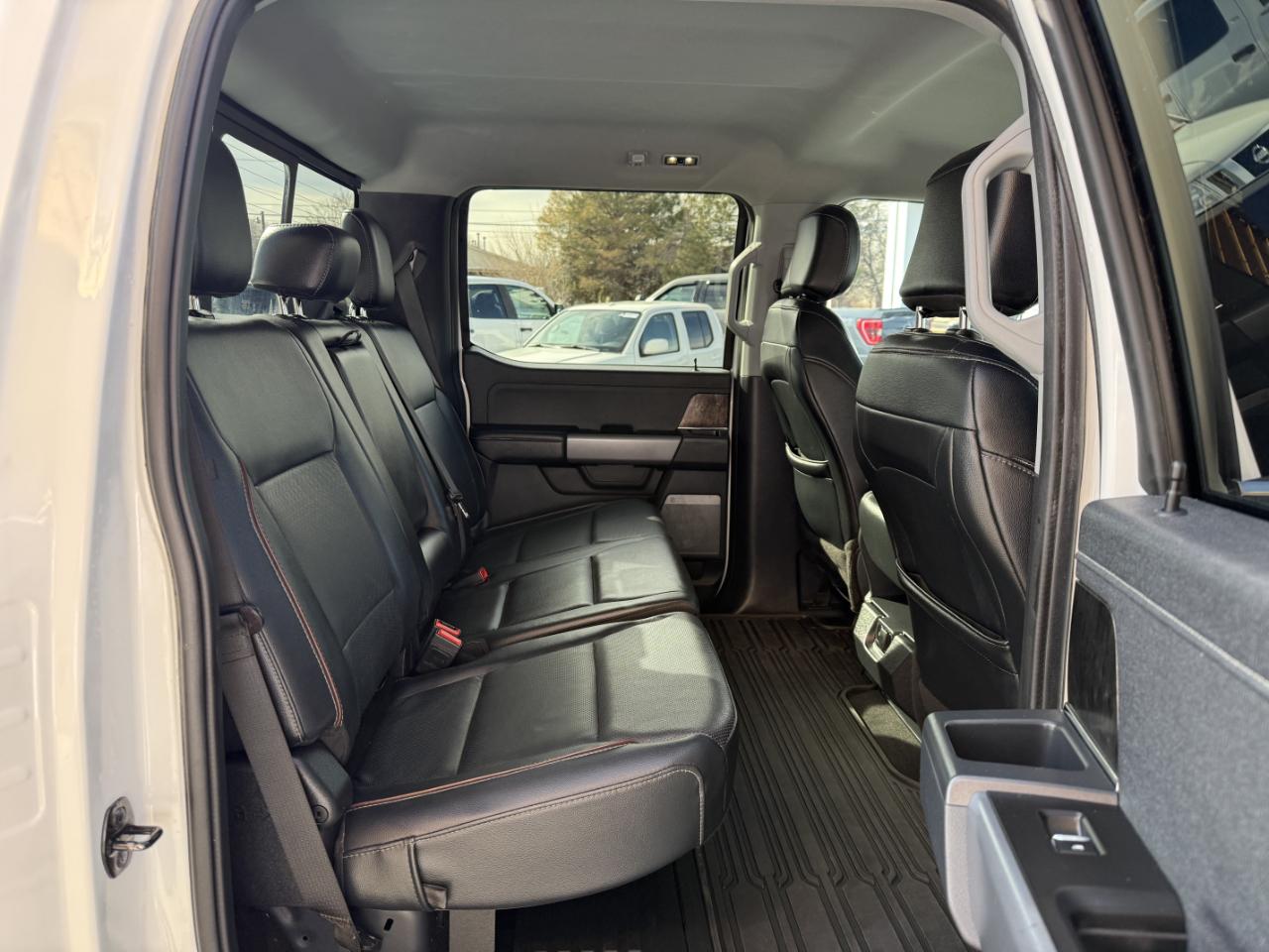 Ford Super Duty F-350 DRW Lariat 4WD Crew Cab 8' Box 2024