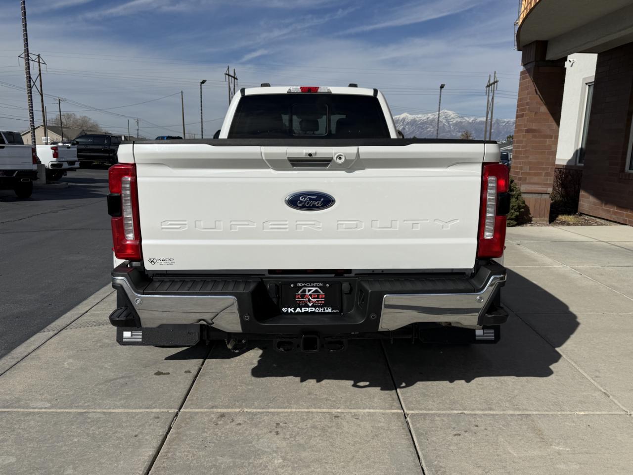 Ford Super Duty F-350 DRW Lariat 4WD Crew Cab 8' Box 2024