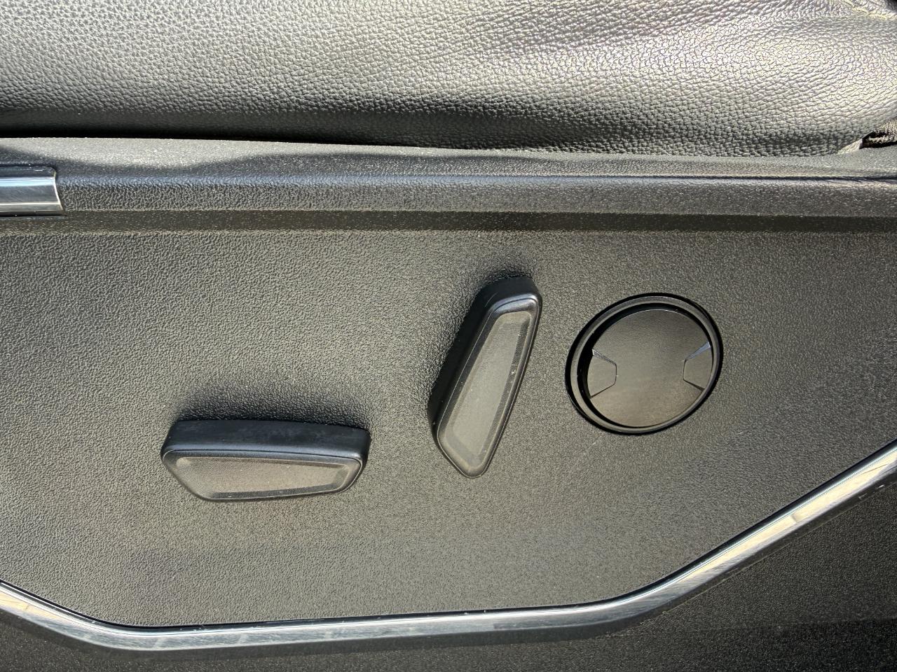 Ford Super Duty F-350 DRW Lariat 4WD Crew Cab 8' Box 2024