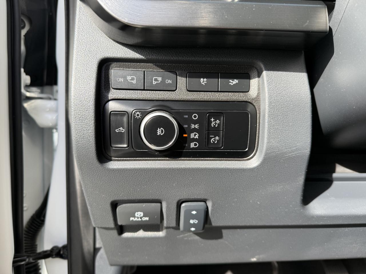 Ford Super Duty F-350 DRW Lariat 4WD Crew Cab 8' Box 2024