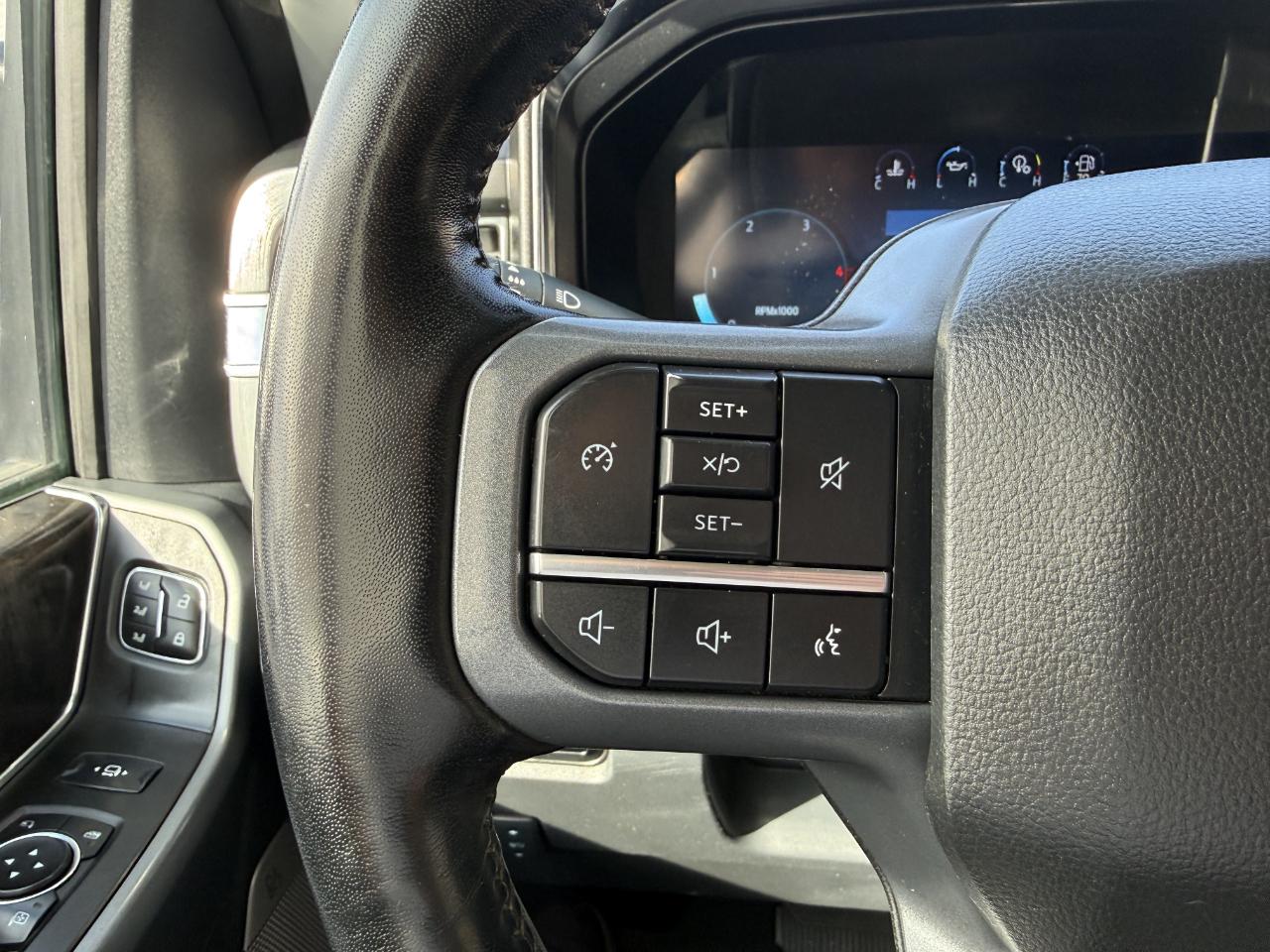 Ford Super Duty F-350 DRW Lariat 4WD Crew Cab 8' Box 2024