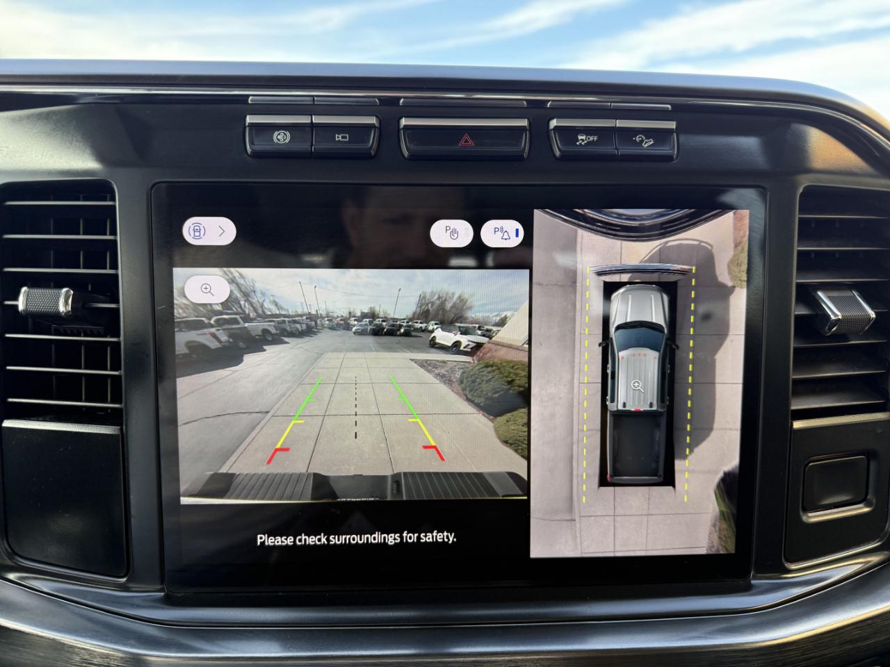 Ford Super Duty F-350 DRW Lariat 4WD Crew Cab 8' Box 2024