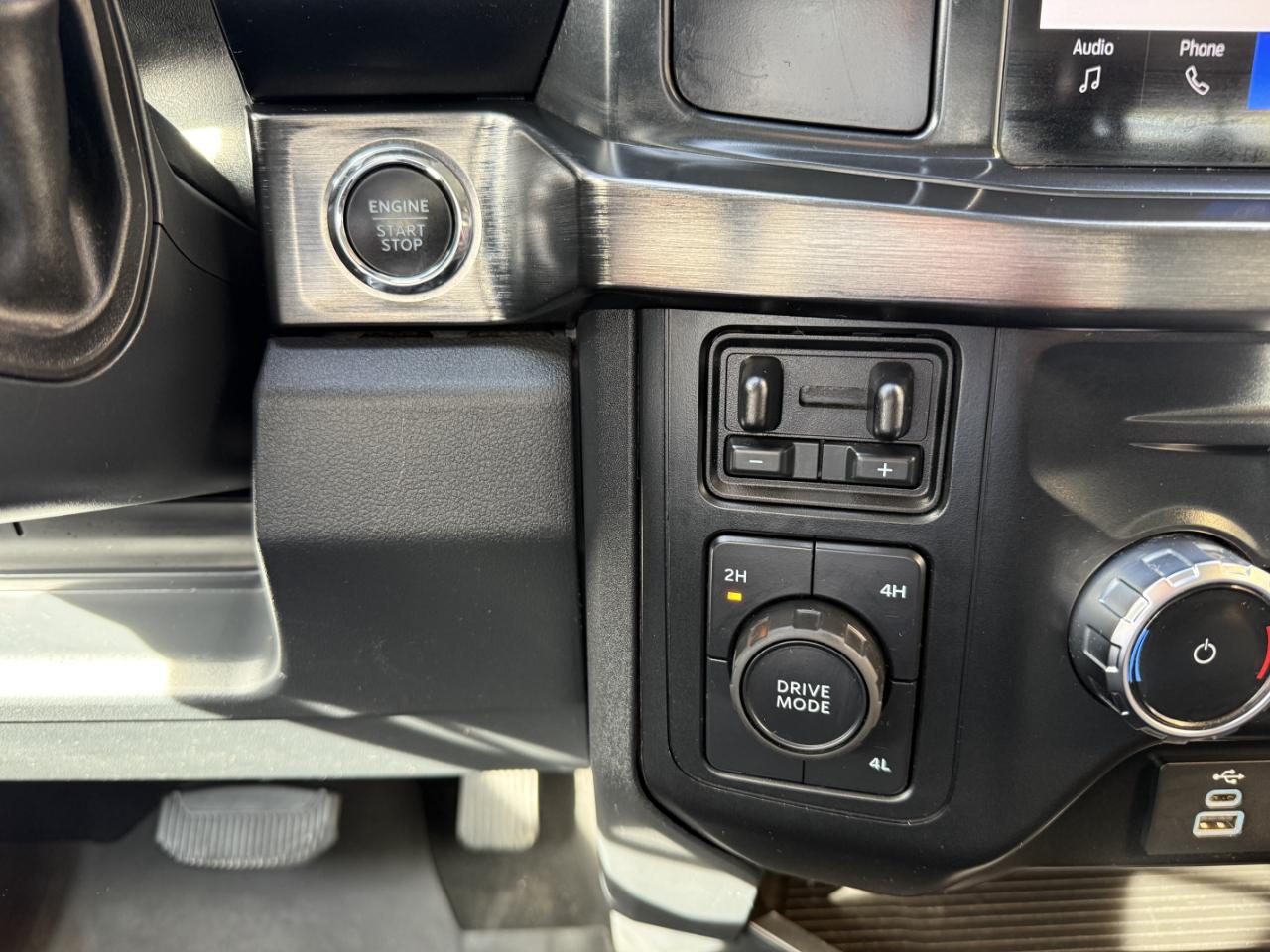 Ford Super Duty F-350 DRW Lariat 4WD Crew Cab 8' Box 2024