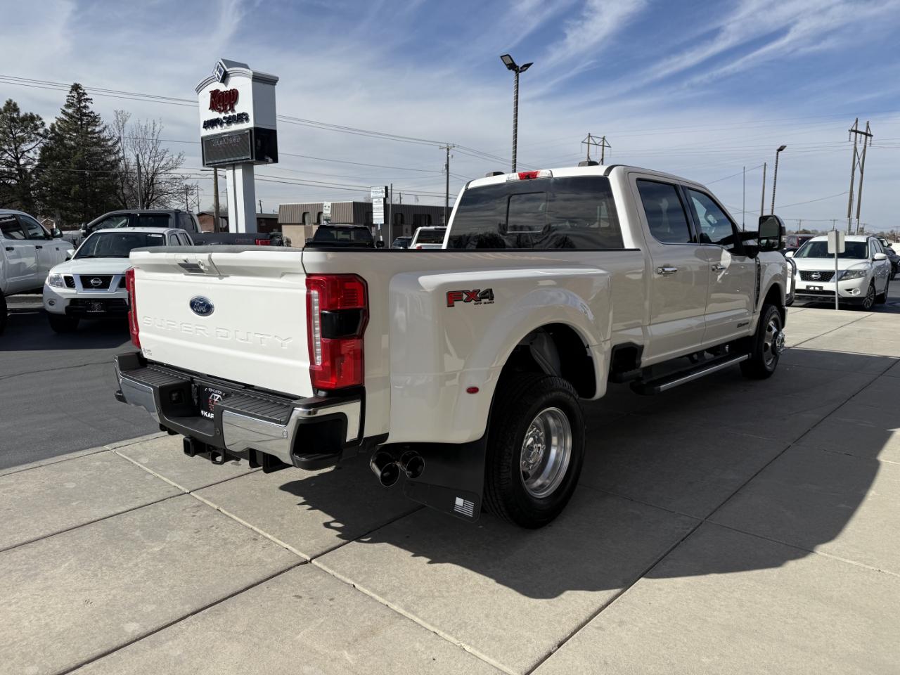 Ford Super Duty F-350 DRW Lariat 4WD Crew Cab 8' Box 2024