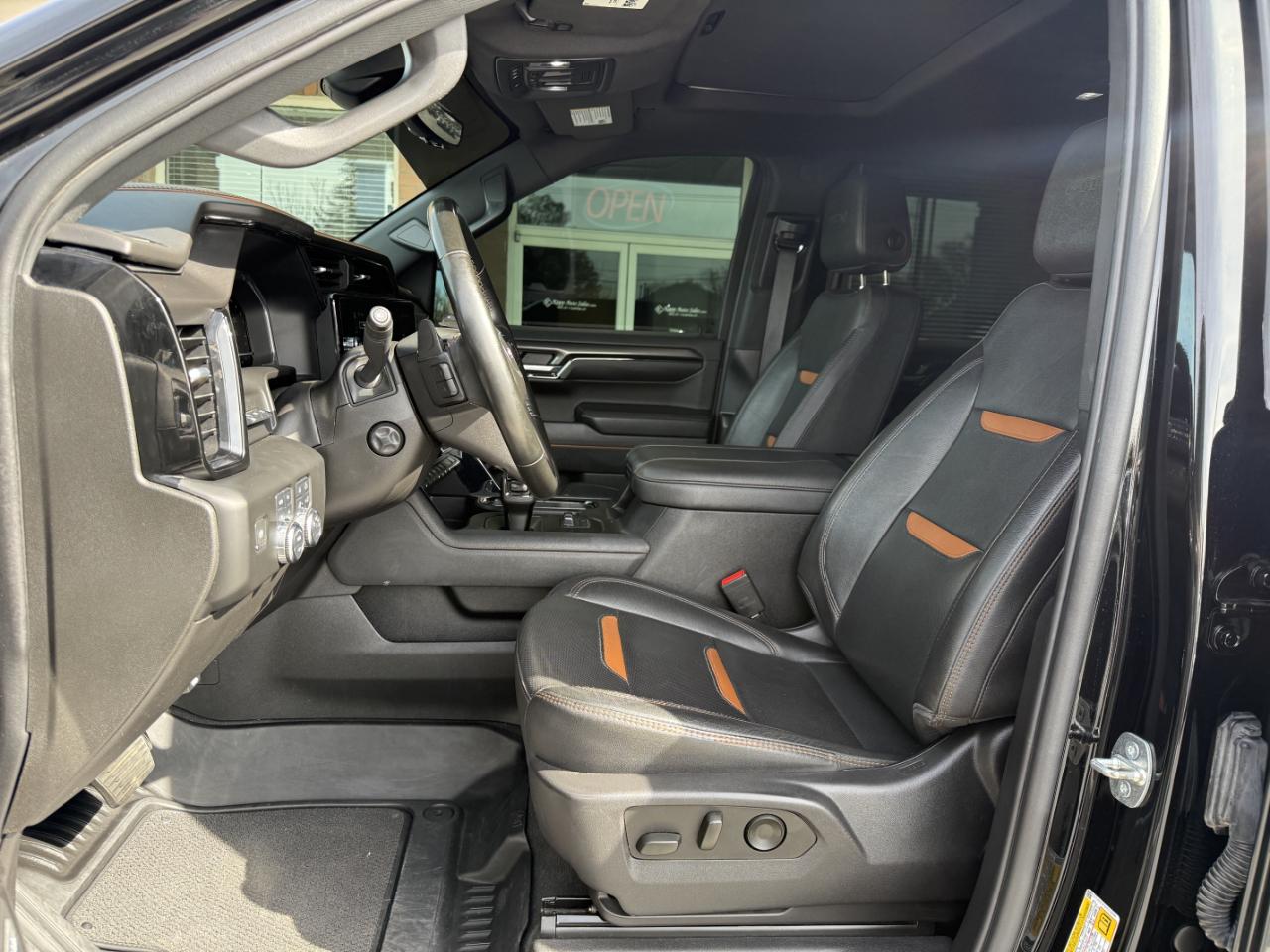 GMC Sierra 1500 4WD Crew Cab 147" AT4 2023