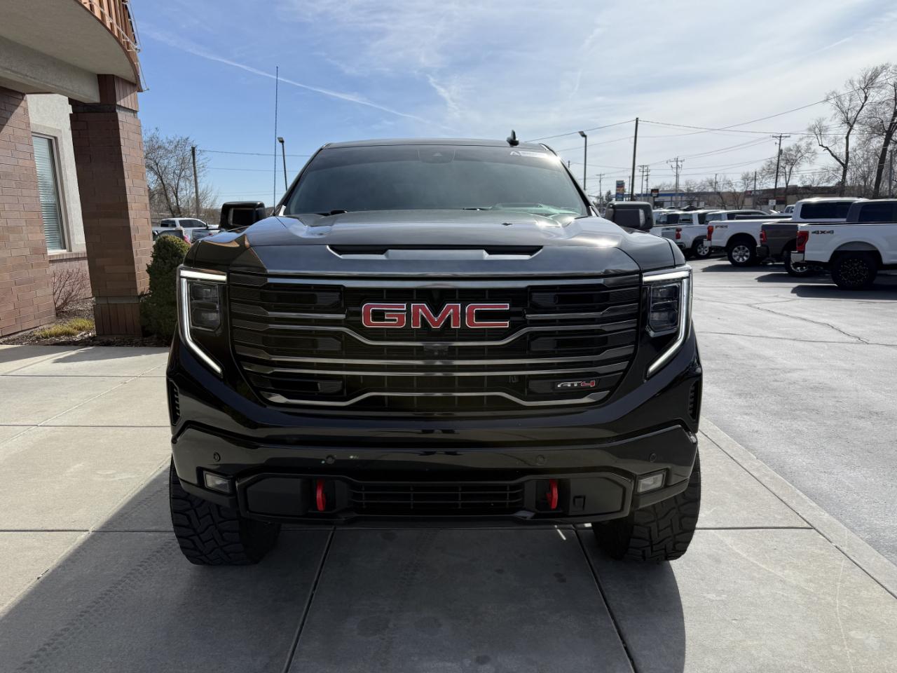 GMC Sierra 1500 4WD Crew Cab 147" AT4 2023