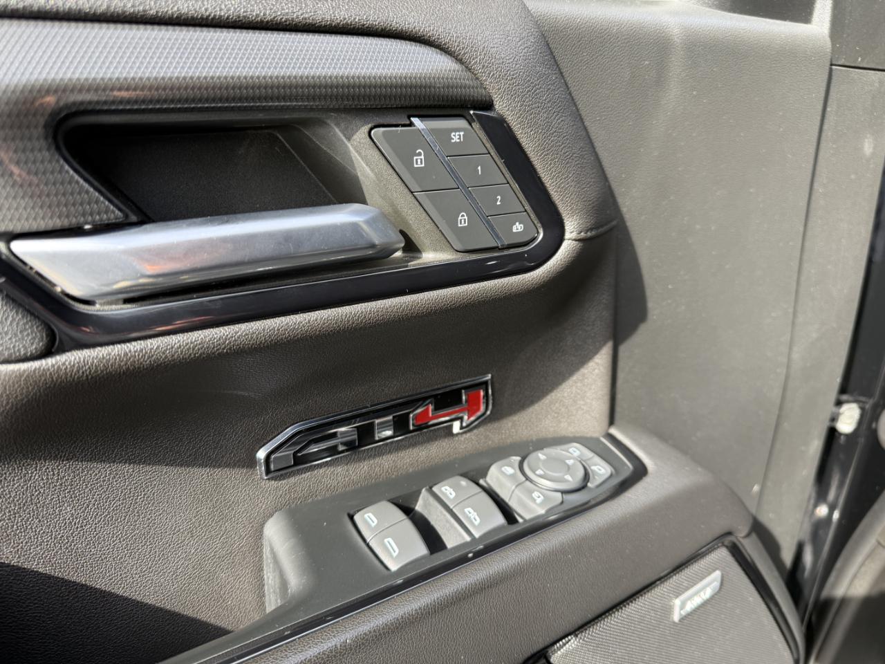 GMC Sierra 1500 4WD Crew Cab 147" AT4 2023