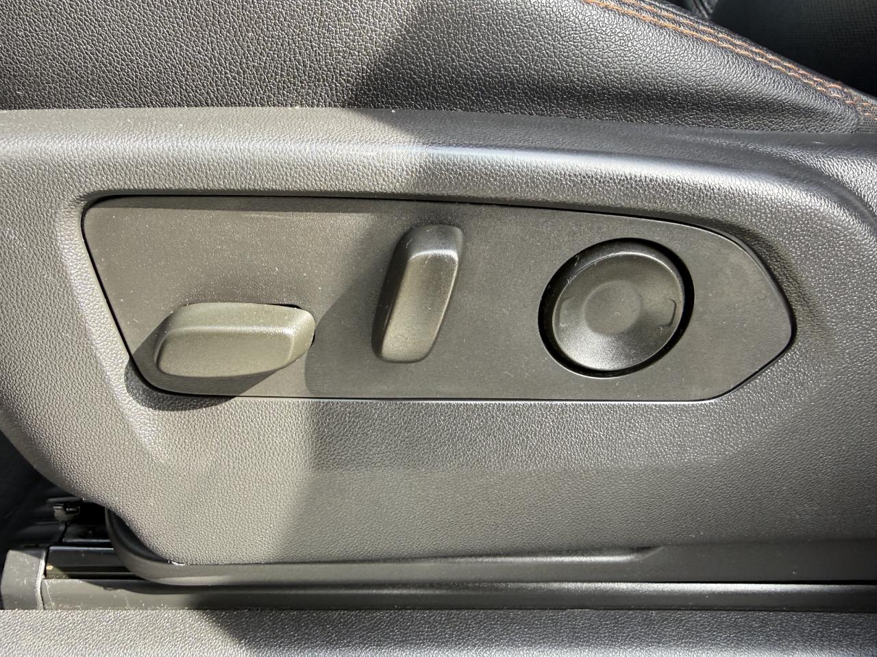 GMC Sierra 1500 4WD Crew Cab 147" AT4 2023