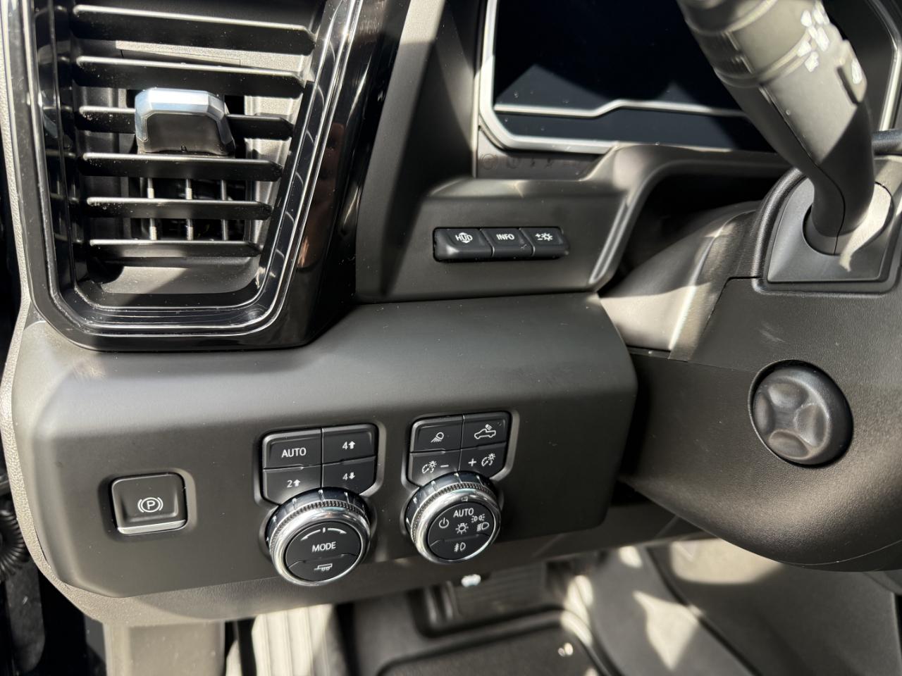 GMC Sierra 1500 4WD Crew Cab 147" AT4 2023