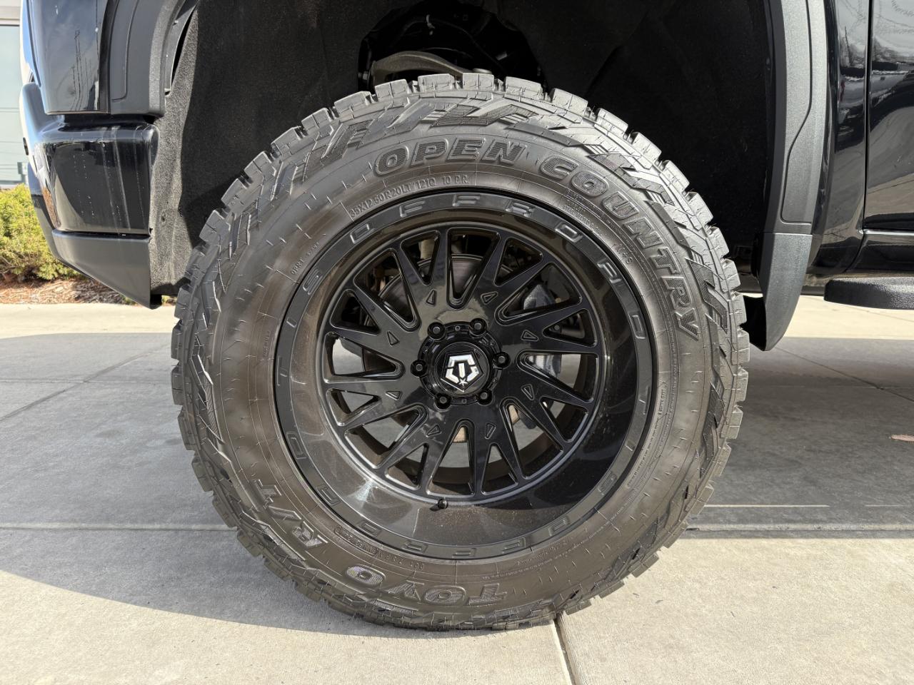 GMC Sierra 1500 4WD Crew Cab 147" AT4 2023