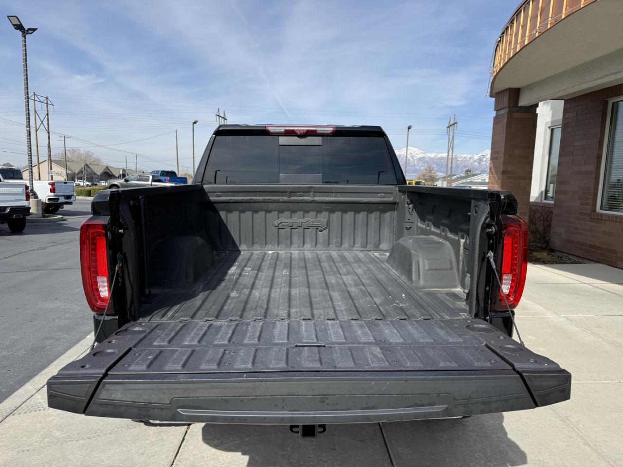 GMC Sierra 1500 4WD Crew Cab 147" AT4 2023