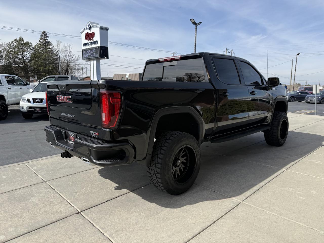 GMC Sierra 1500 4WD Crew Cab 147" AT4 2023