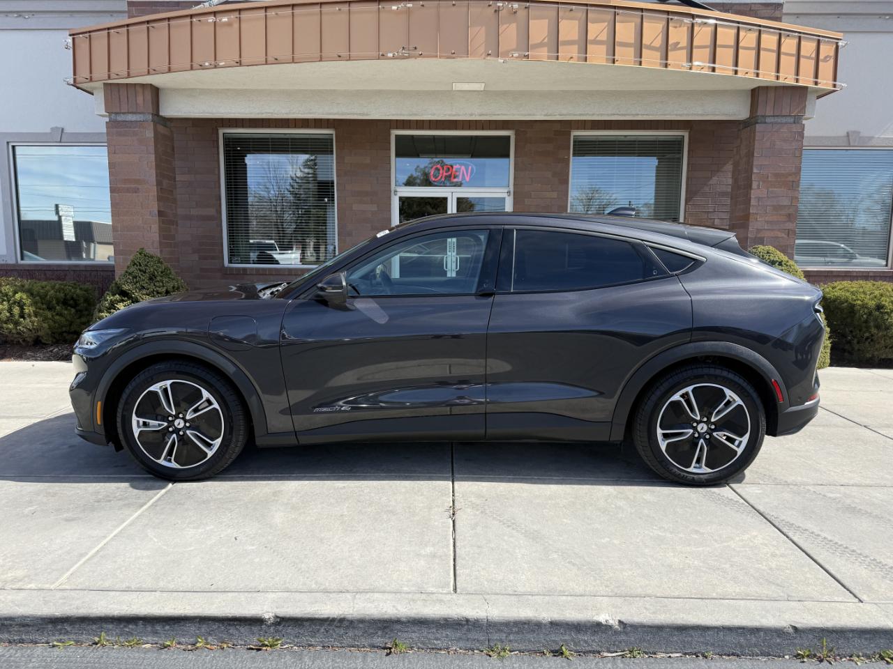 Ford Mustang Mach-E Select AWD 2022