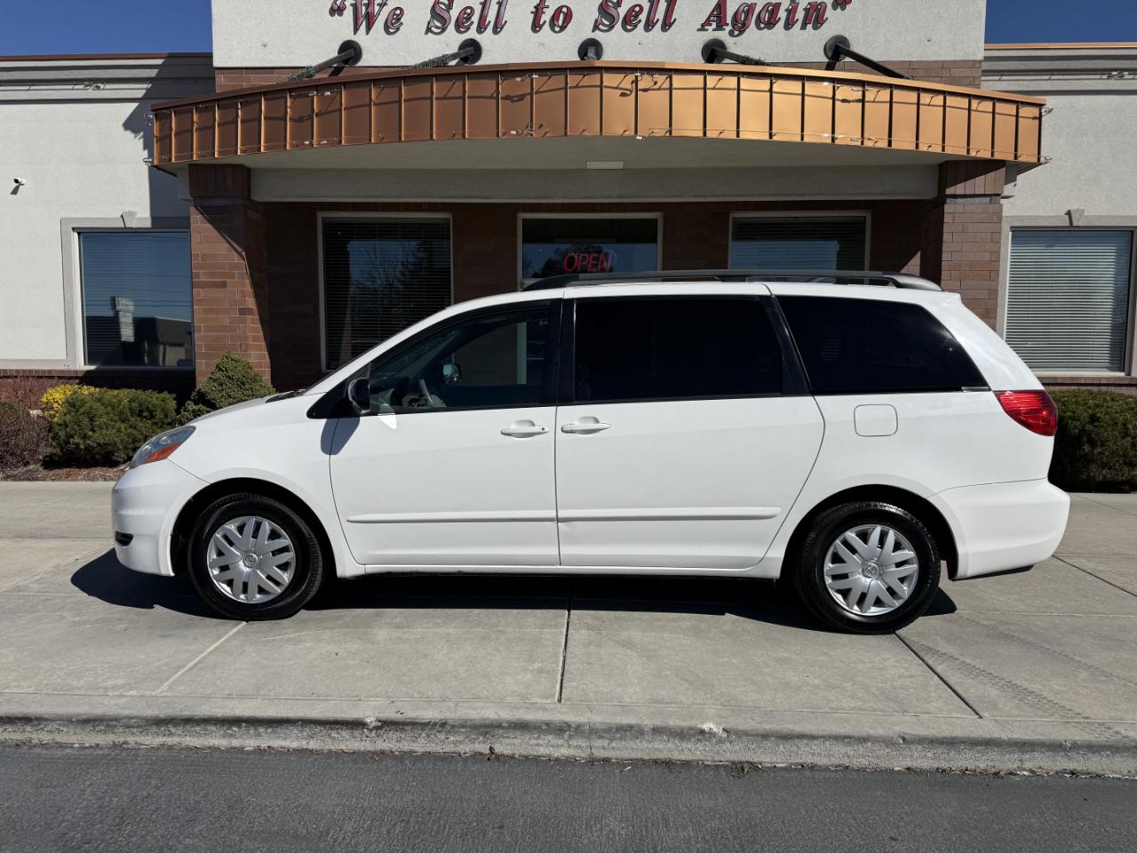 Toyota Sienna 5dr 8-Passenger Van LE FWD (Natl) 2007