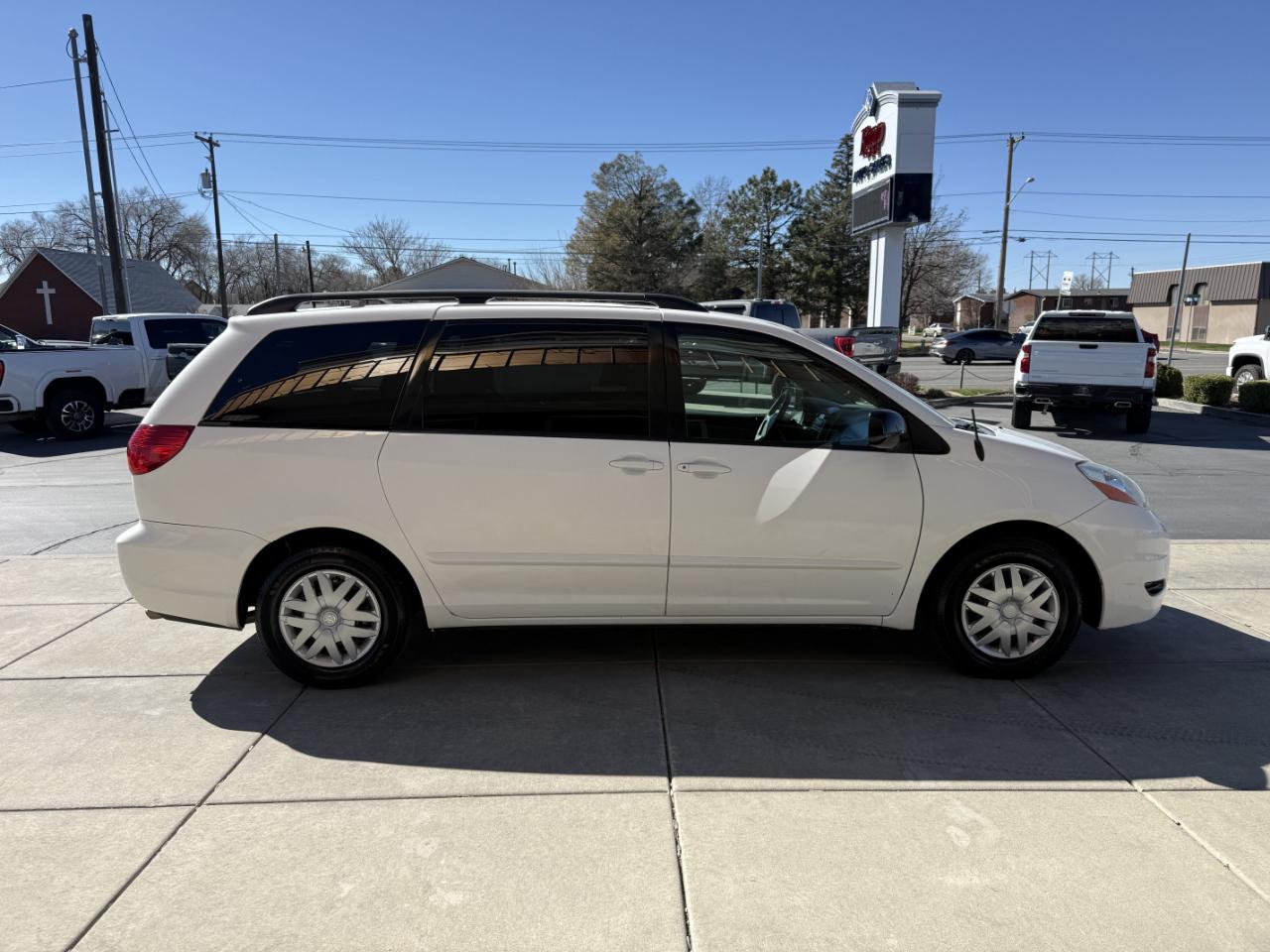 Toyota Sienna 5dr 8-Passenger Van LE FWD (Natl) 2007