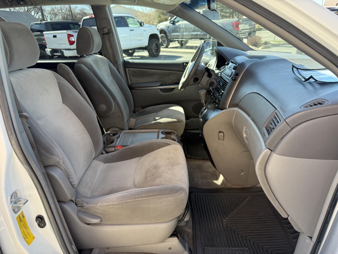 Toyota Sienna 5dr 8-Passenger Van LE FWD (Natl) 2007