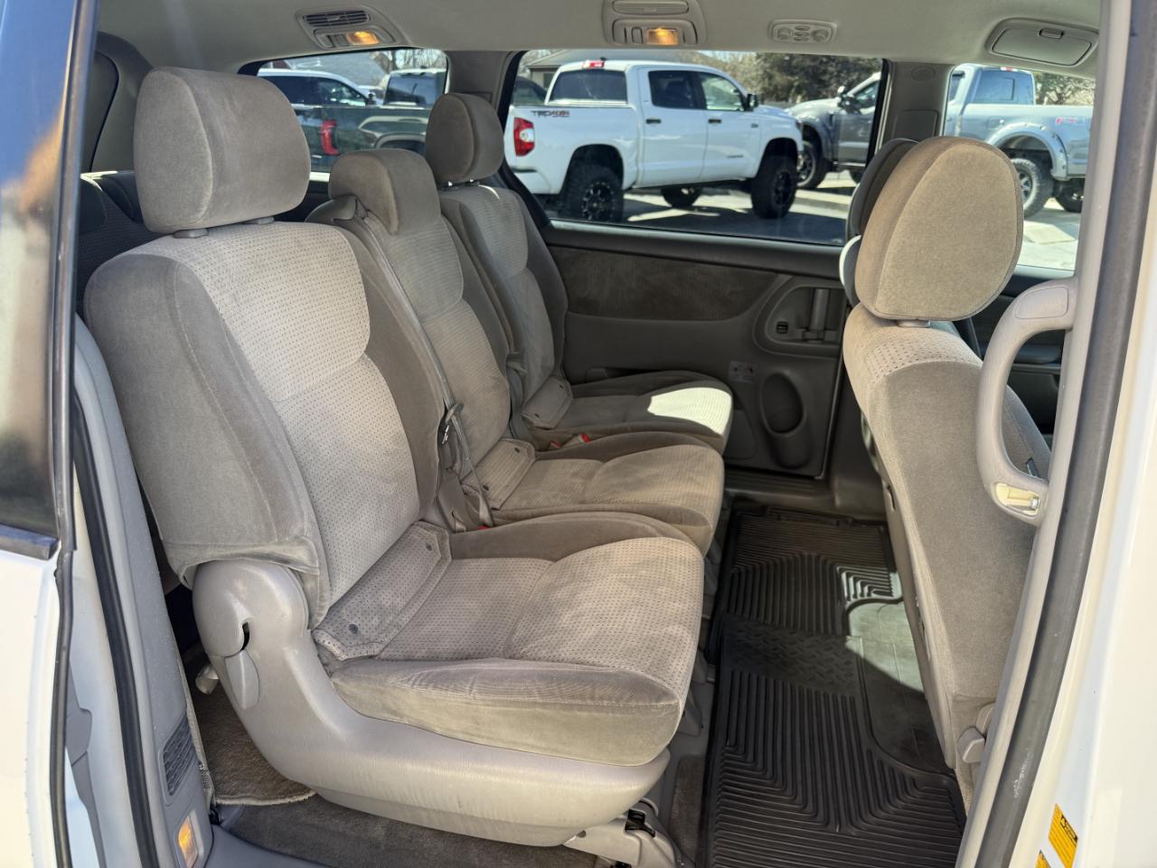 Toyota Sienna 5dr 8-Passenger Van LE FWD (Natl) 2007