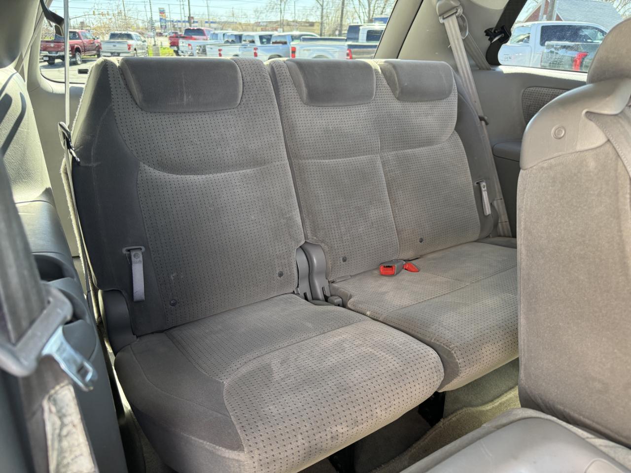Toyota Sienna 5dr 8-Passenger Van LE FWD (Natl) 2007