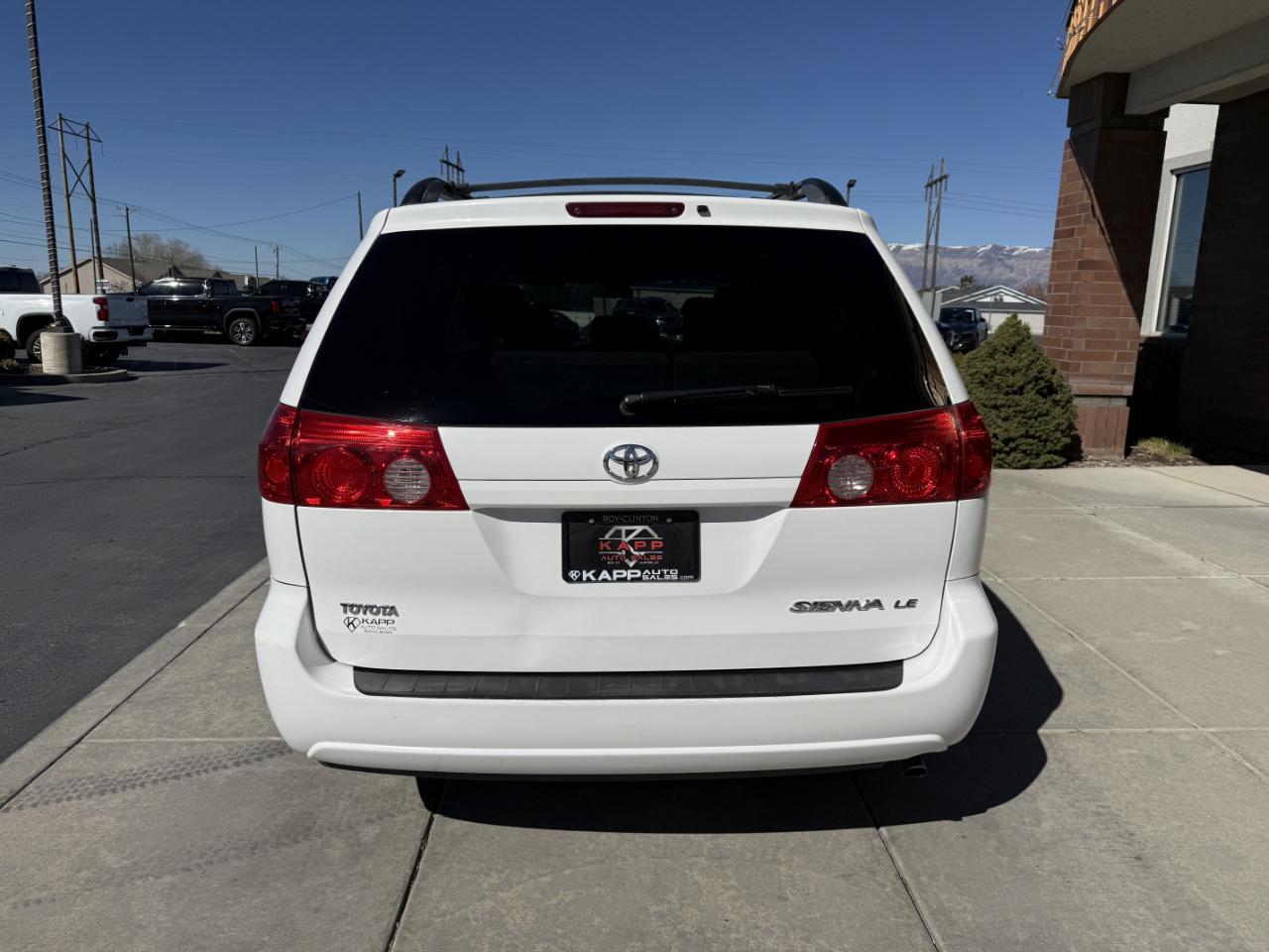 Toyota Sienna 5dr 8-Passenger Van LE FWD (Natl) 2007