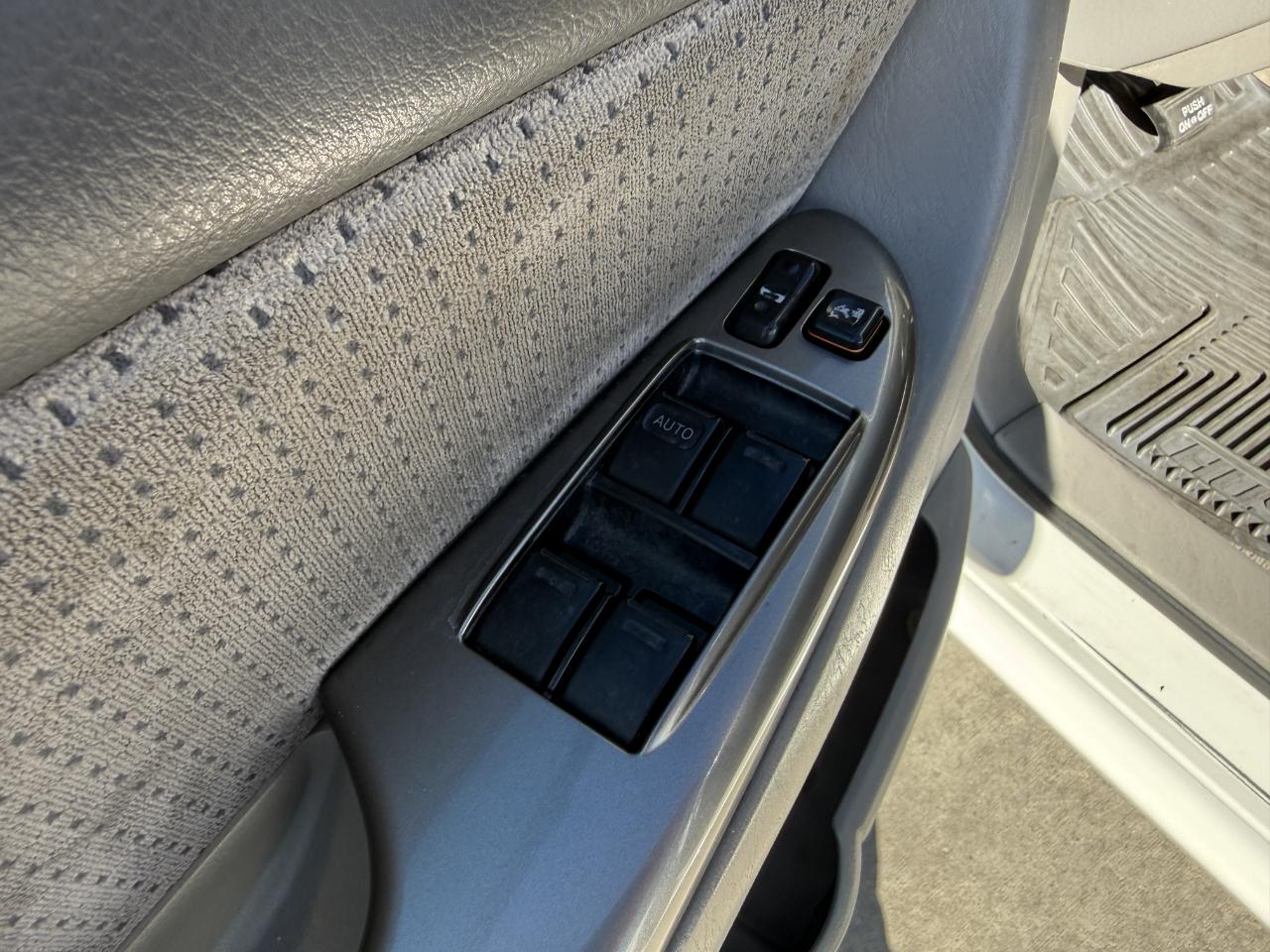 Toyota Sienna 5dr 8-Passenger Van LE FWD (Natl) 2007