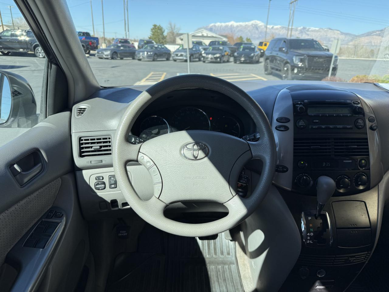 Toyota Sienna 5dr 8-Passenger Van LE FWD (Natl) 2007