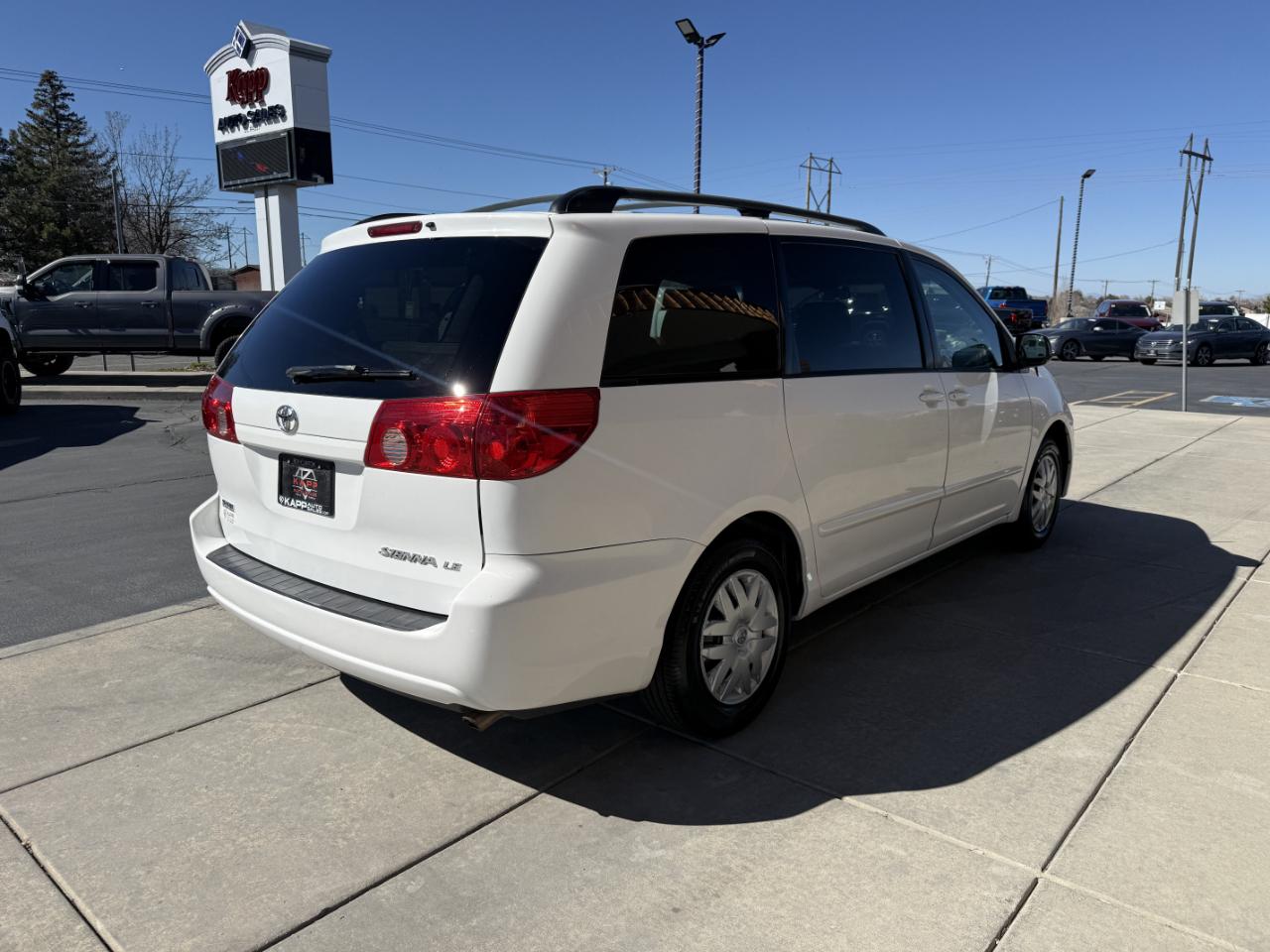 Toyota Sienna 5dr 8-Passenger Van LE FWD (Natl) 2007