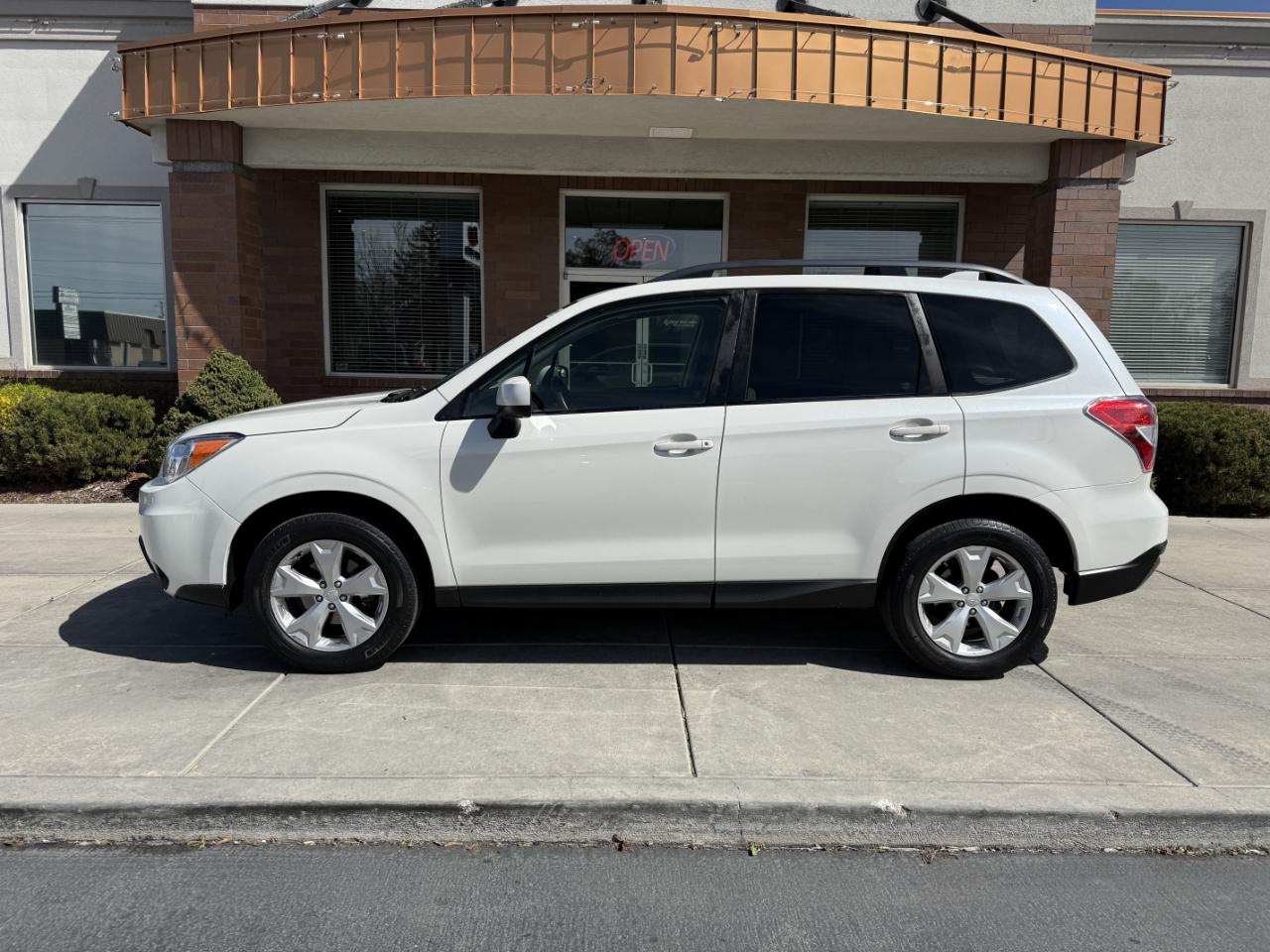 Subaru Forester 4dr CVT 2.5i Premium PZEV 2016