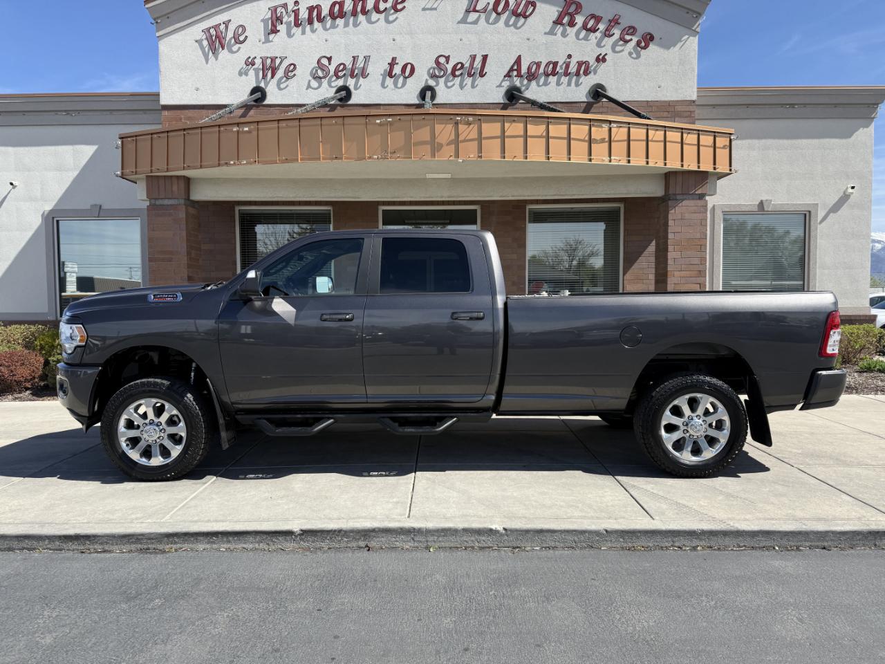 RAM 3500 Big Horn 4x4 Crew Cab 8' Box 2022