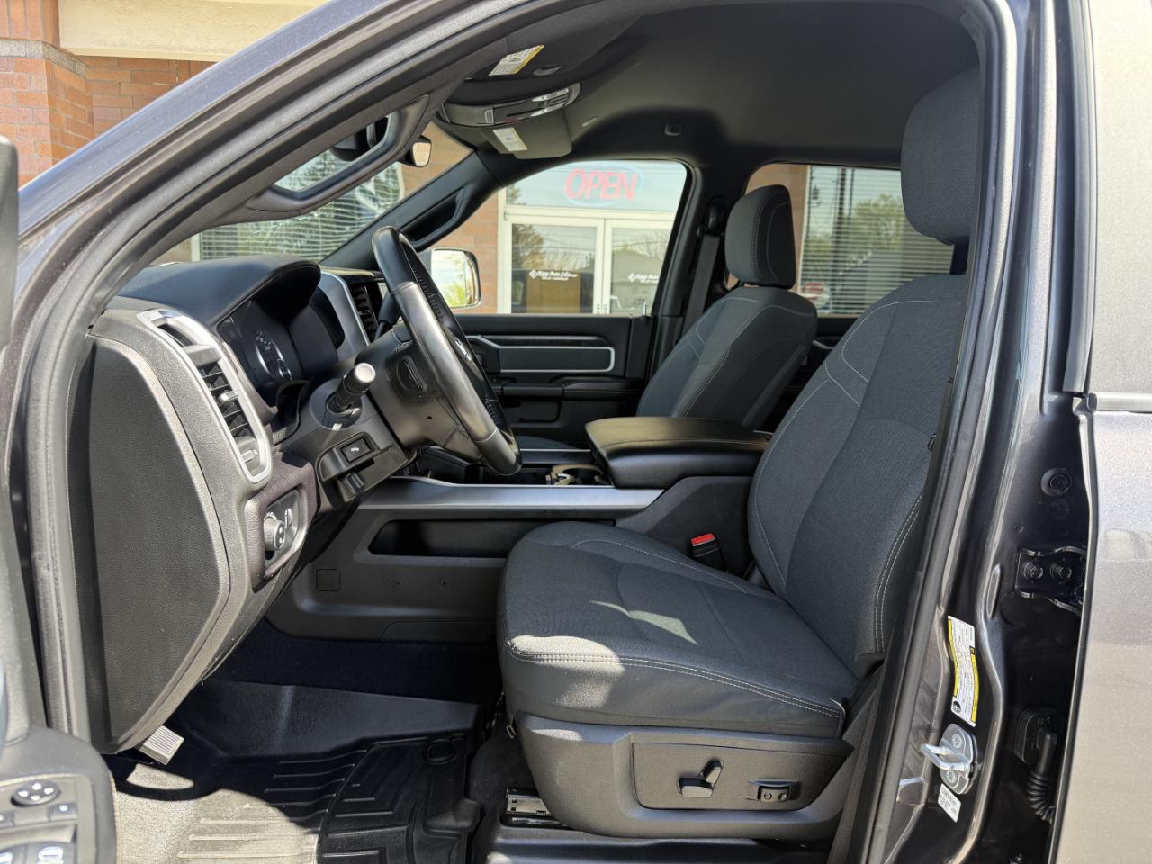 RAM 3500 Big Horn 4x4 Crew Cab 8' Box 2022