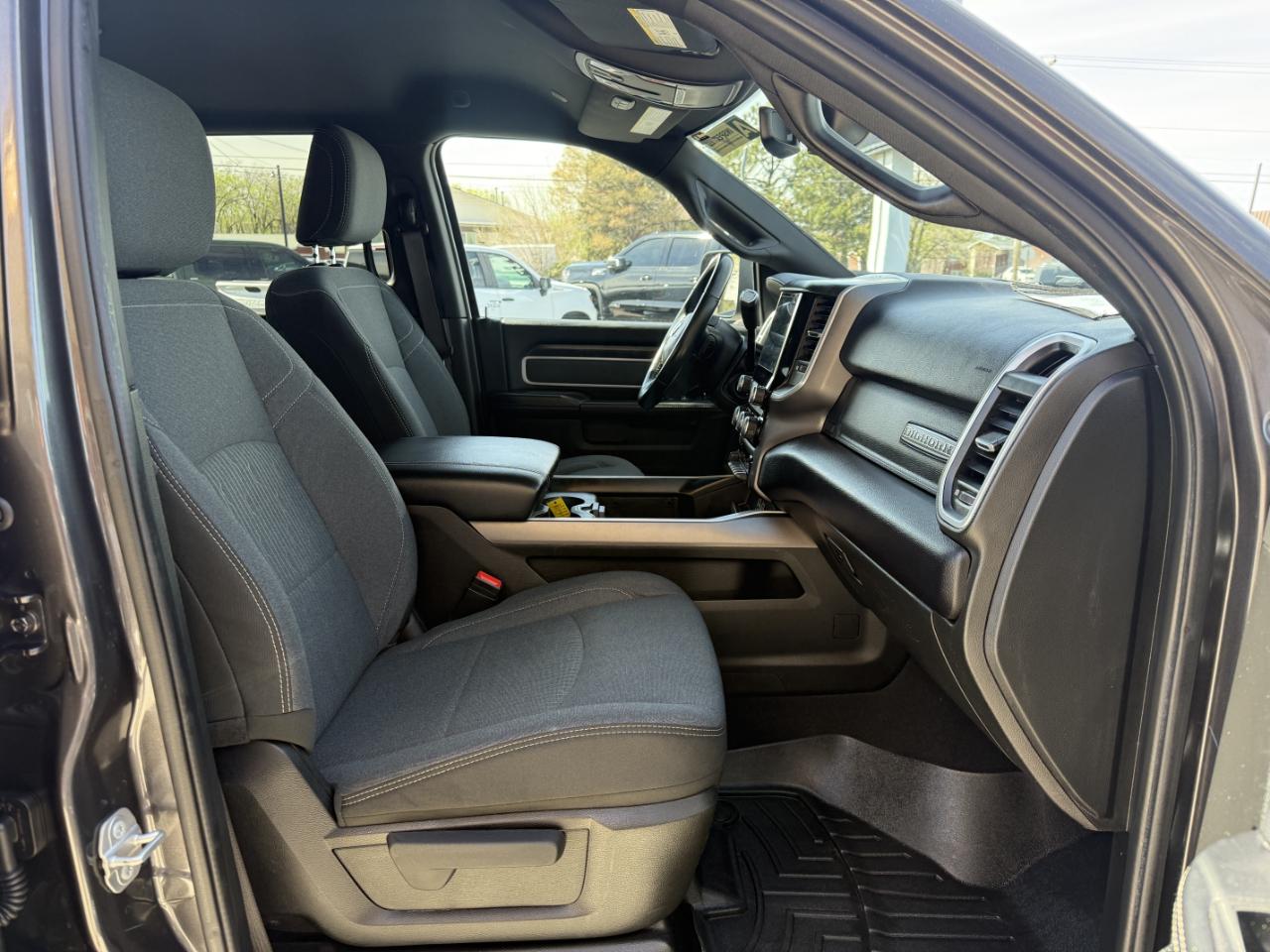 RAM 3500 Big Horn 4x4 Crew Cab 8' Box 2022