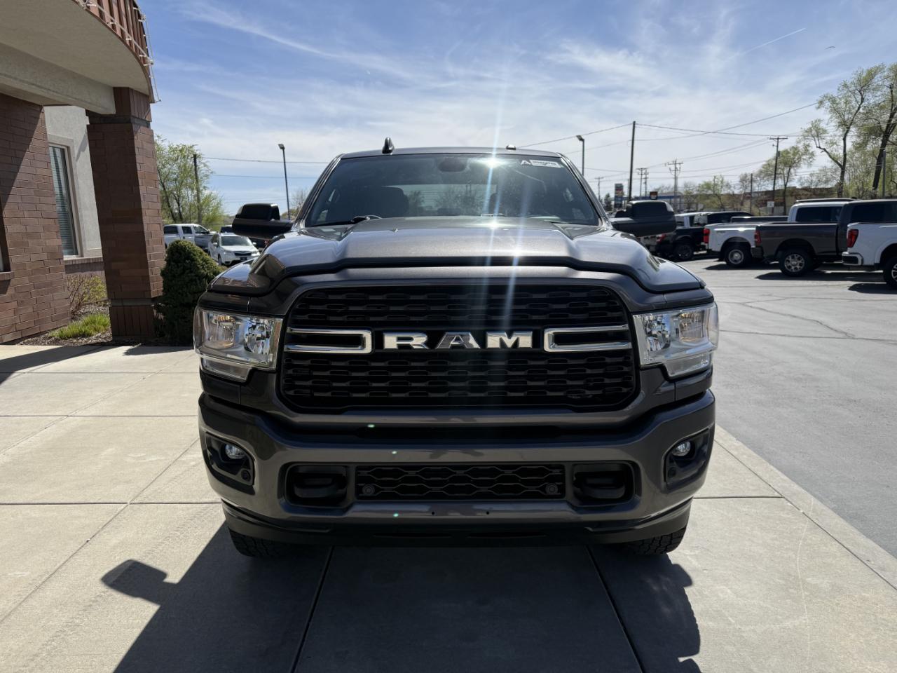 RAM 3500 Big Horn 4x4 Crew Cab 8' Box 2022