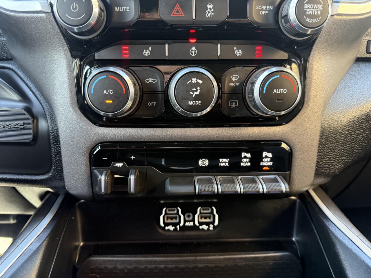 RAM 3500 Big Horn 4x4 Crew Cab 8' Box 2022