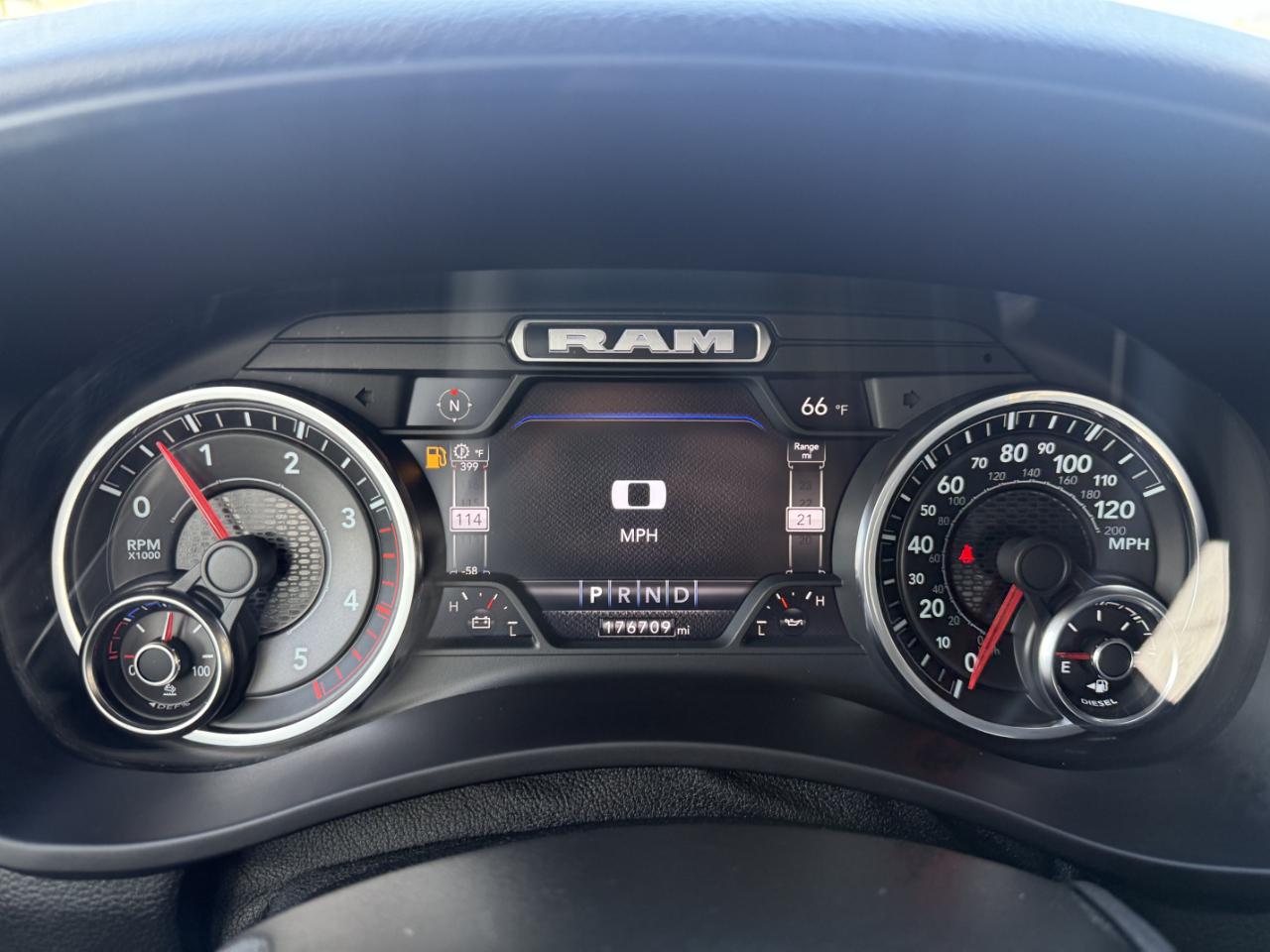 RAM 3500 Big Horn 4x4 Crew Cab 8' Box 2022