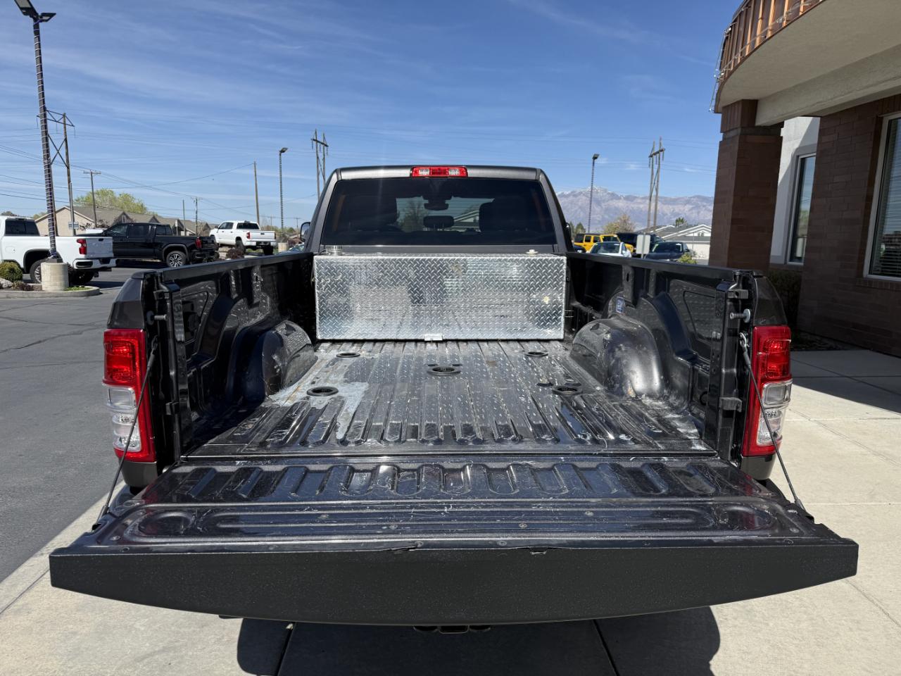 RAM 3500 Big Horn 4x4 Crew Cab 8' Box 2022