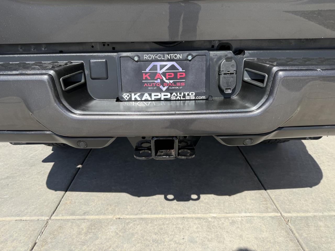 RAM 3500 Big Horn 4x4 Crew Cab 8' Box 2022