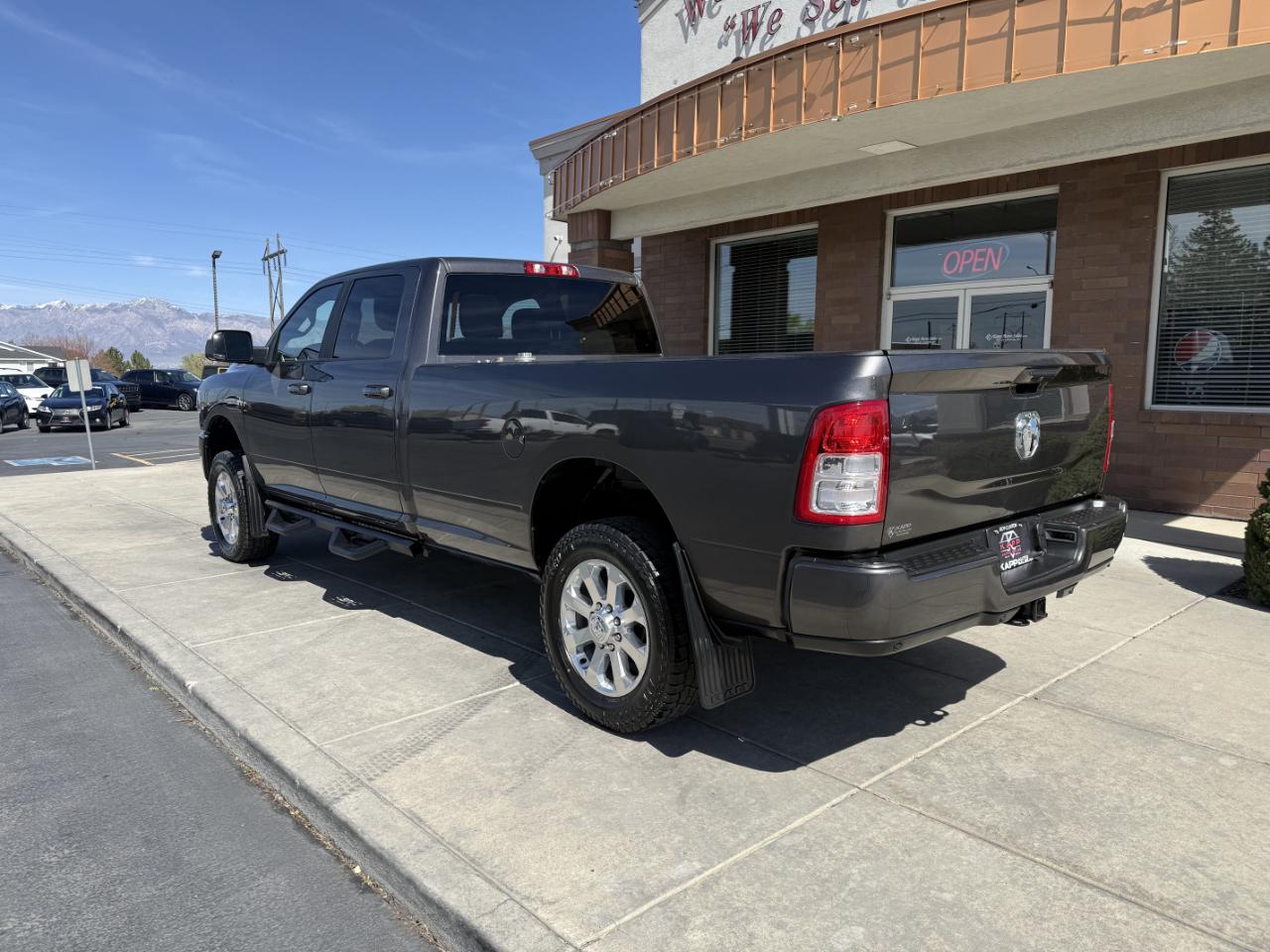 RAM 3500 Big Horn 4x4 Crew Cab 8' Box 2022