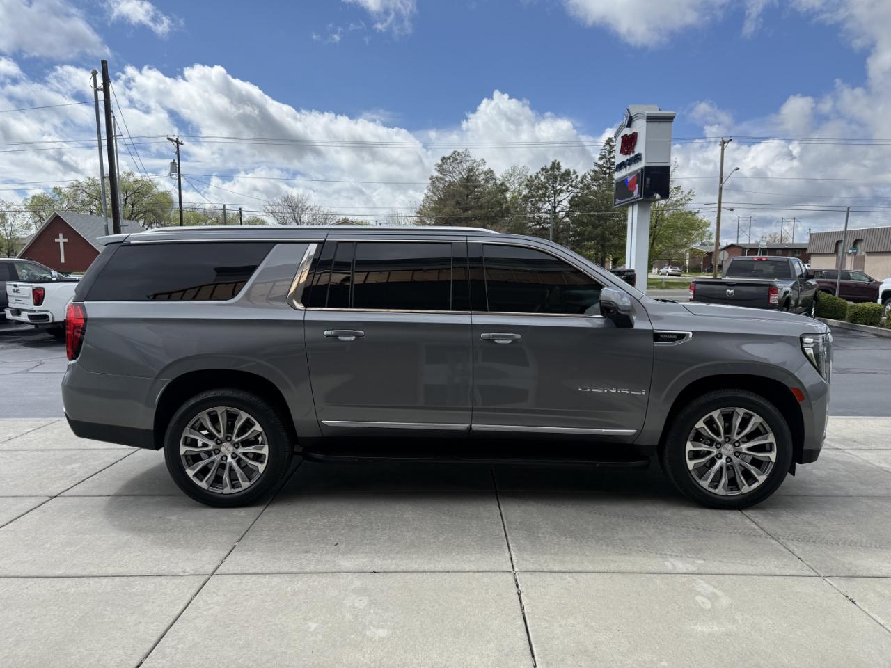 GMC Yukon XL 4WD 4dr Denali 2021