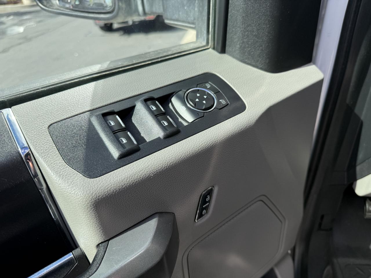 Ford F-150 4WD SuperCrew 145" XLT 2015