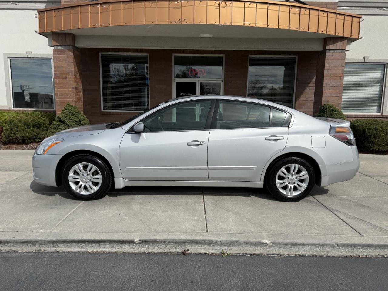 Nissan Altima 4dr Sdn I4 CVT 2.5 S 2012
