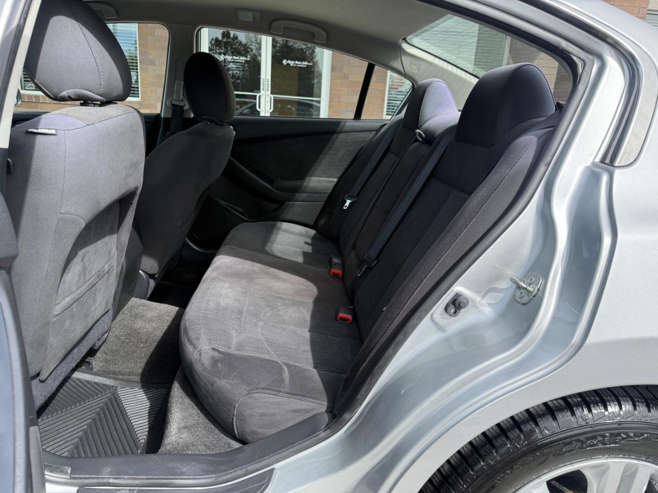 Nissan Altima 4dr Sdn I4 CVT 2.5 S 2012