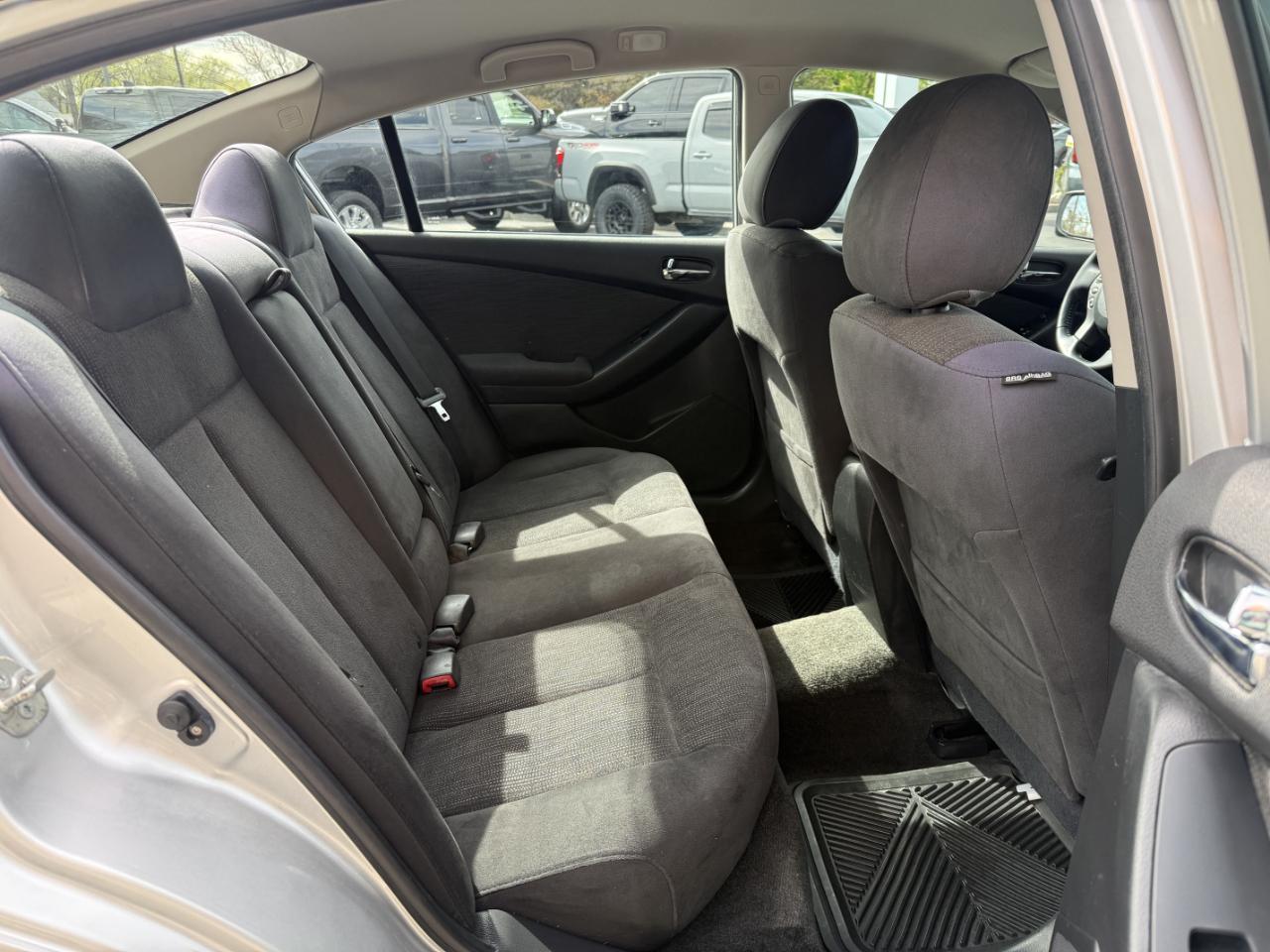 Nissan Altima 4dr Sdn I4 CVT 2.5 S 2012