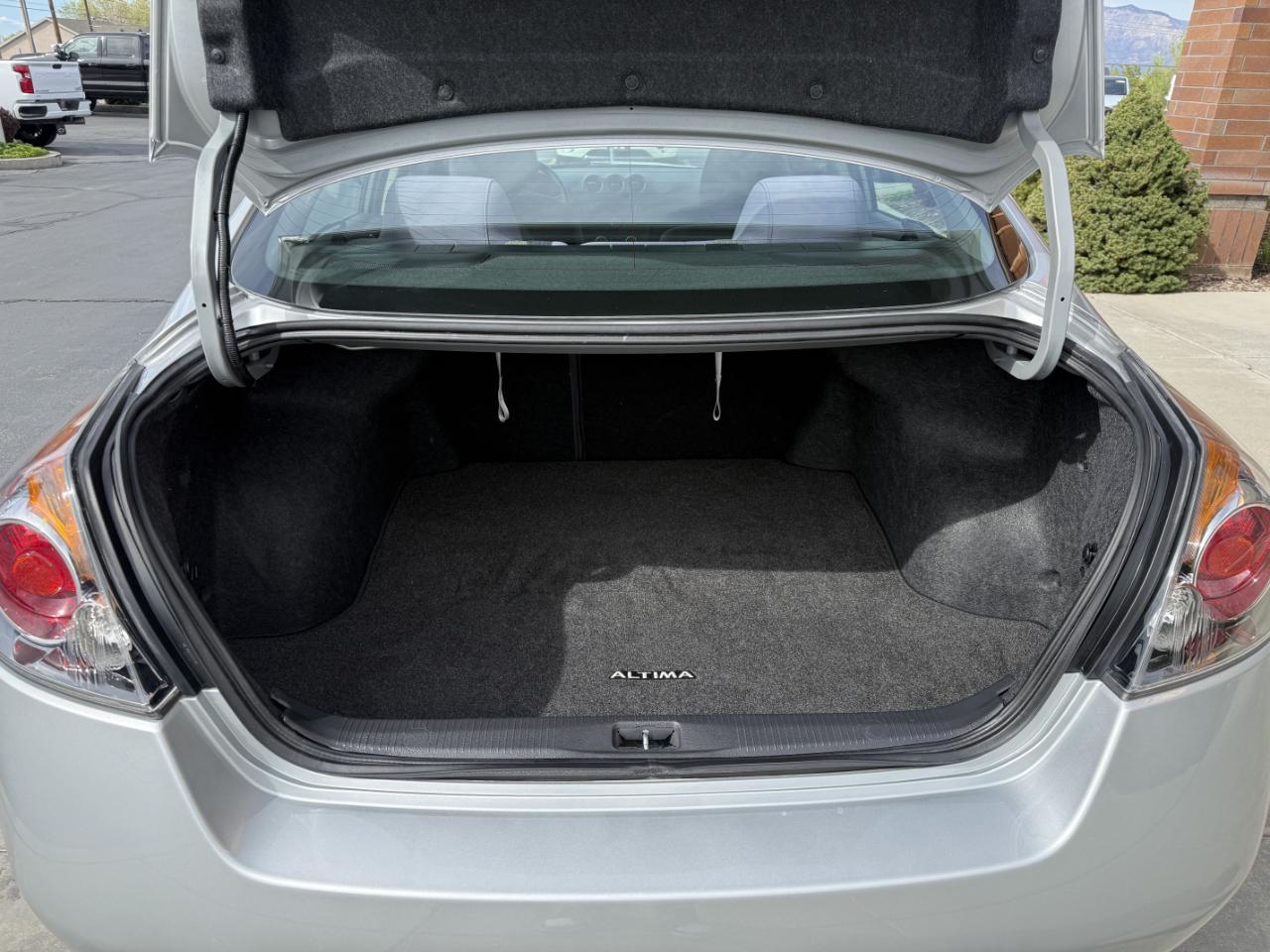 Nissan Altima 4dr Sdn I4 CVT 2.5 S 2012